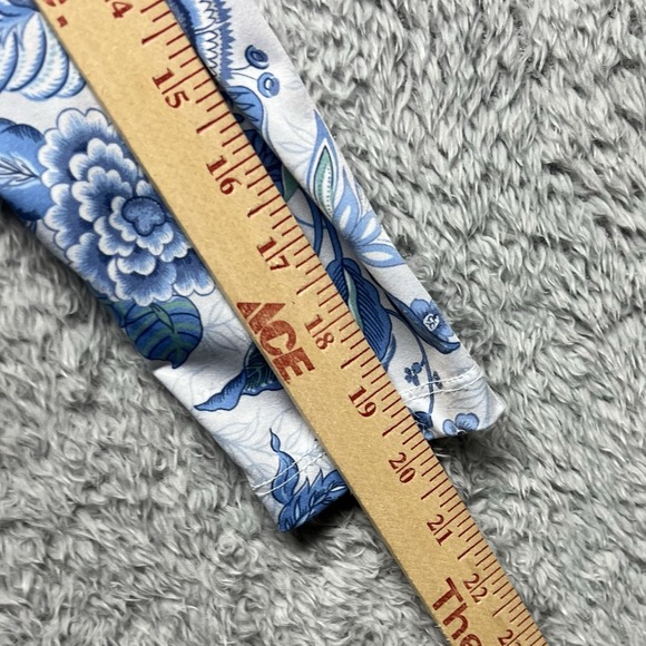 Tuckernuck Top Womens XS Blue White TNuck Sport Heirloom Floral Ryan Boyfriend - Picture 10 of 11
